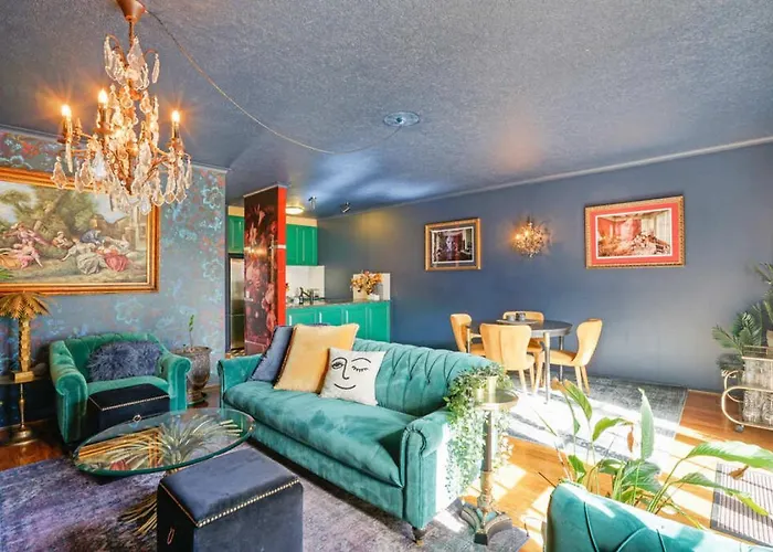 Chic Central Quiet Apt With Free Parking