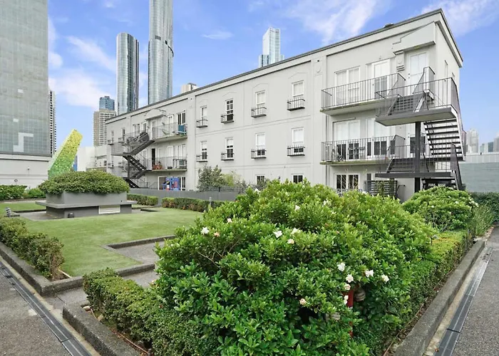 Chic Central Quiet Apt With Free Parking
